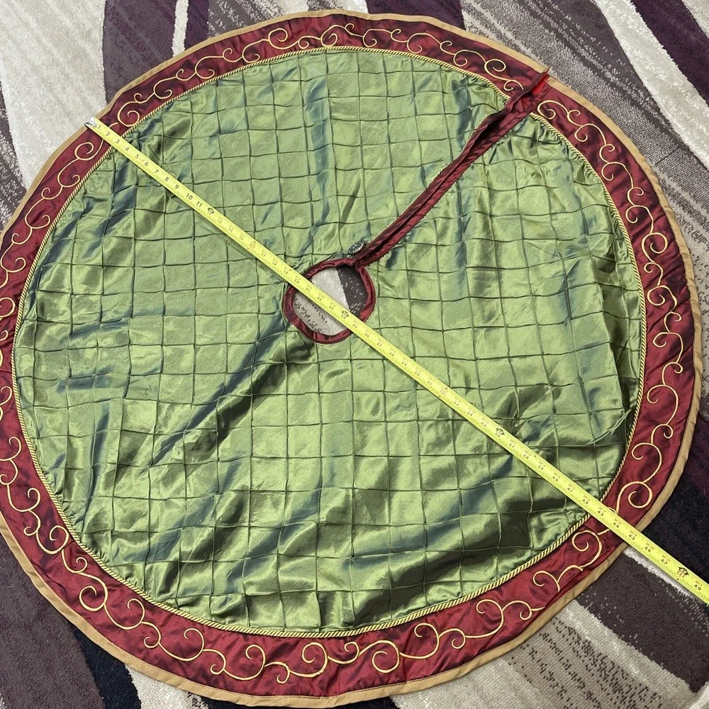 Dorothy Madans Christmas Tree Skirt‎ Green Burgundy Gold Scroll Quilted